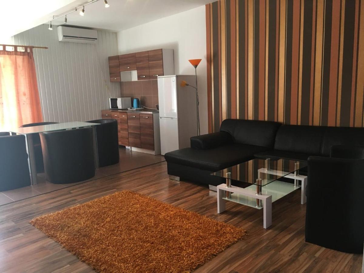 Termal Apartman นีย์รบาตอร์ ภายนอก รูปภาพ