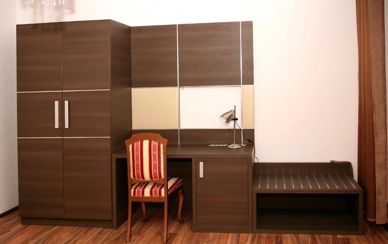 Termal Apartman นีย์รบาตอร์ ภายนอก รูปภาพ